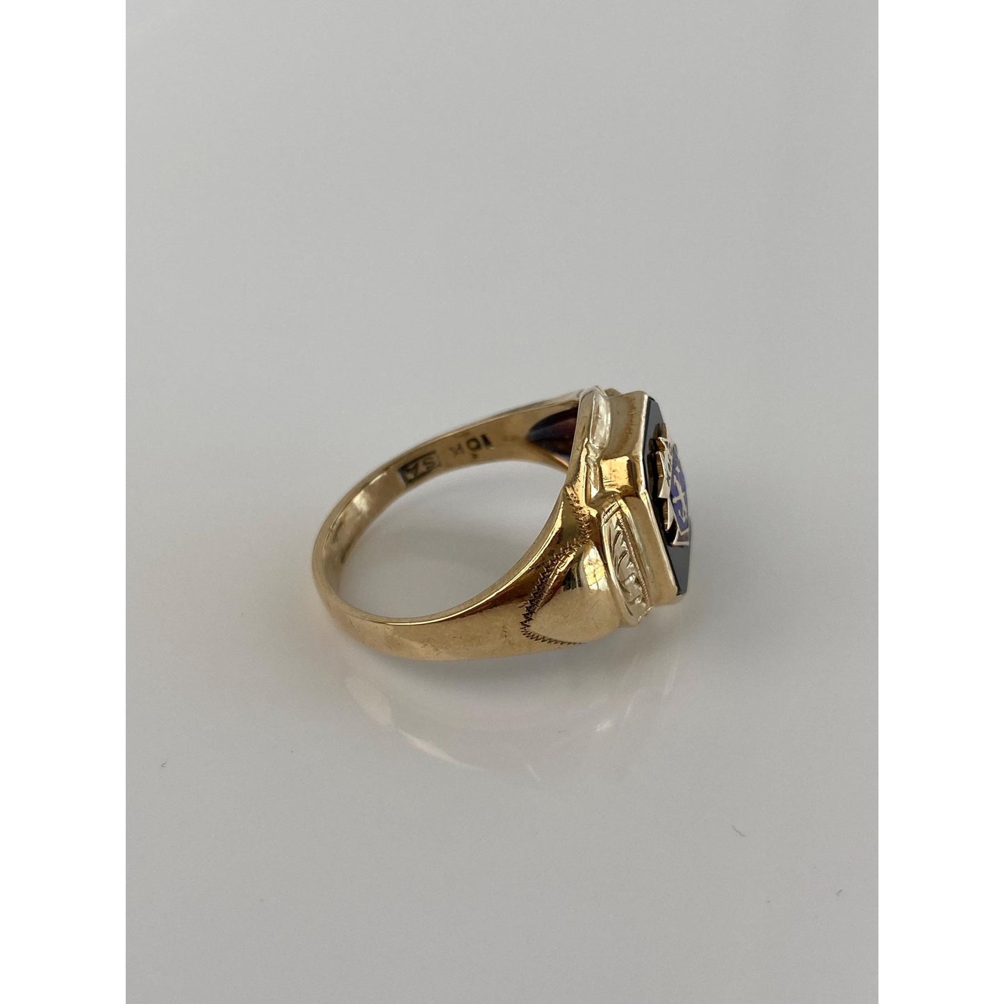 Vintage Solid 10k Yellow Gold Black Onyx Crest Signet Ring - Size 9.5