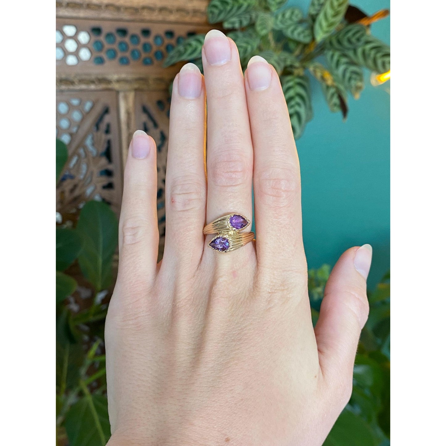 Vintage Solid 14k Yellow Gold Amethyst Lined Bypass Ring - Size 6
