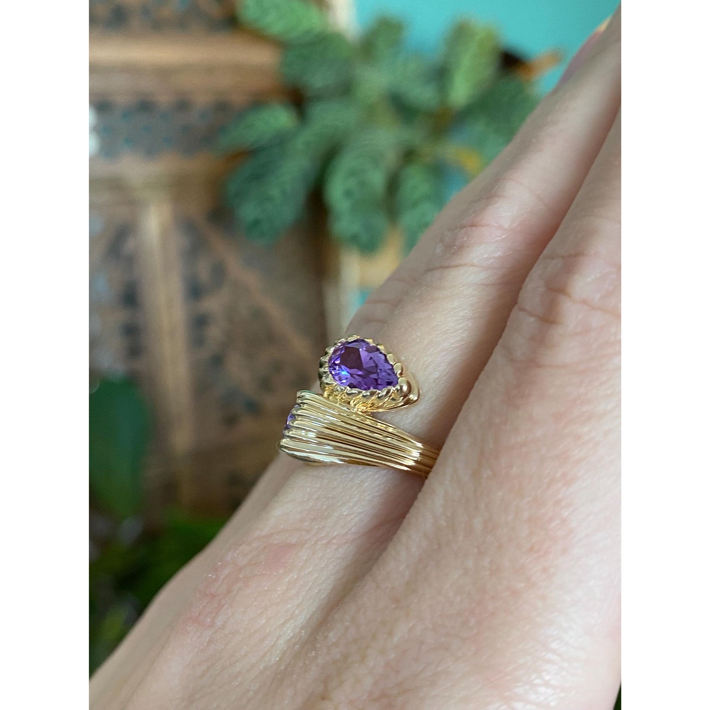 Vintage Solid 14k Yellow Gold Amethyst Lined Bypass Ring - Size 6