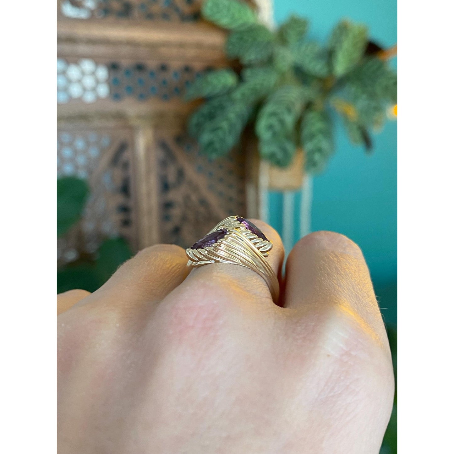 Vintage Solid 14k Yellow Gold Amethyst Lined Bypass Ring - Size 6