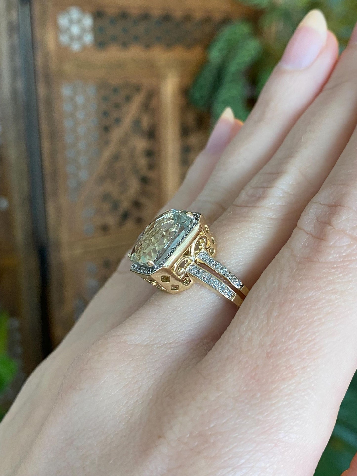 Vintage Solid 14k Yellow Gold Green Quartz Diamond Ring - Size 6.75