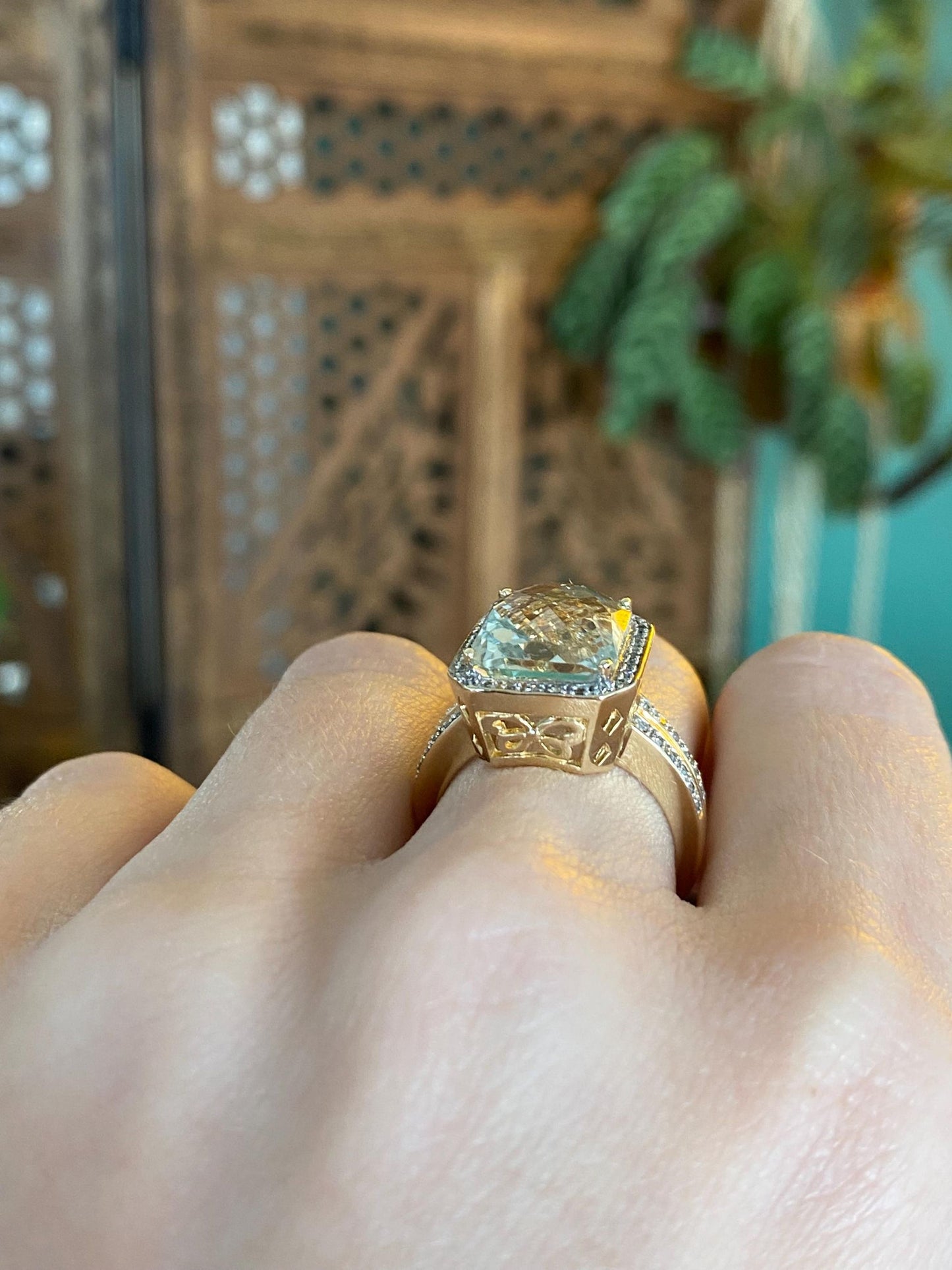 Vintage Solid 14k Yellow Gold Green Quartz Diamond Ring - Size 6.75