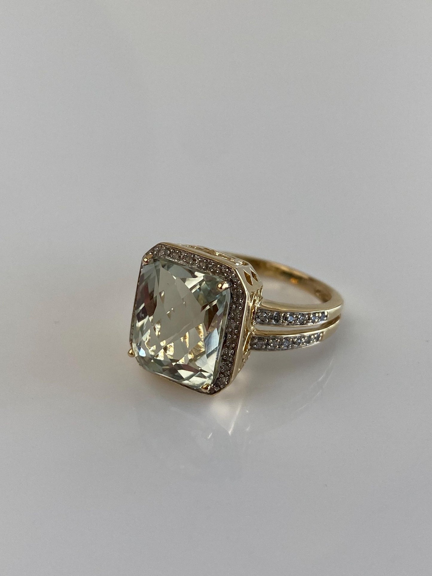 Vintage Solid 14k Yellow Gold Green Quartz Diamond Ring - Size 6.75