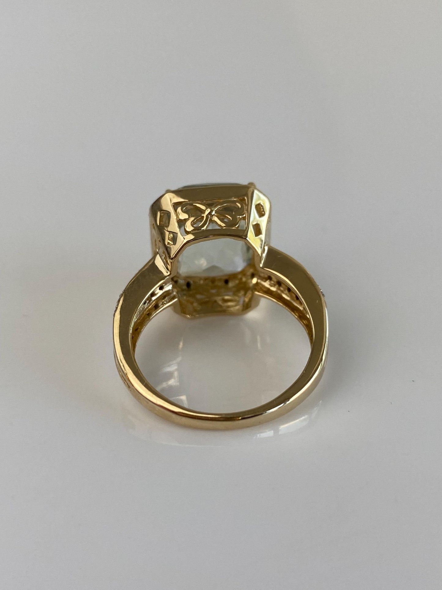Vintage Solid 14k Yellow Gold Green Quartz Diamond Ring - Size 6.75
