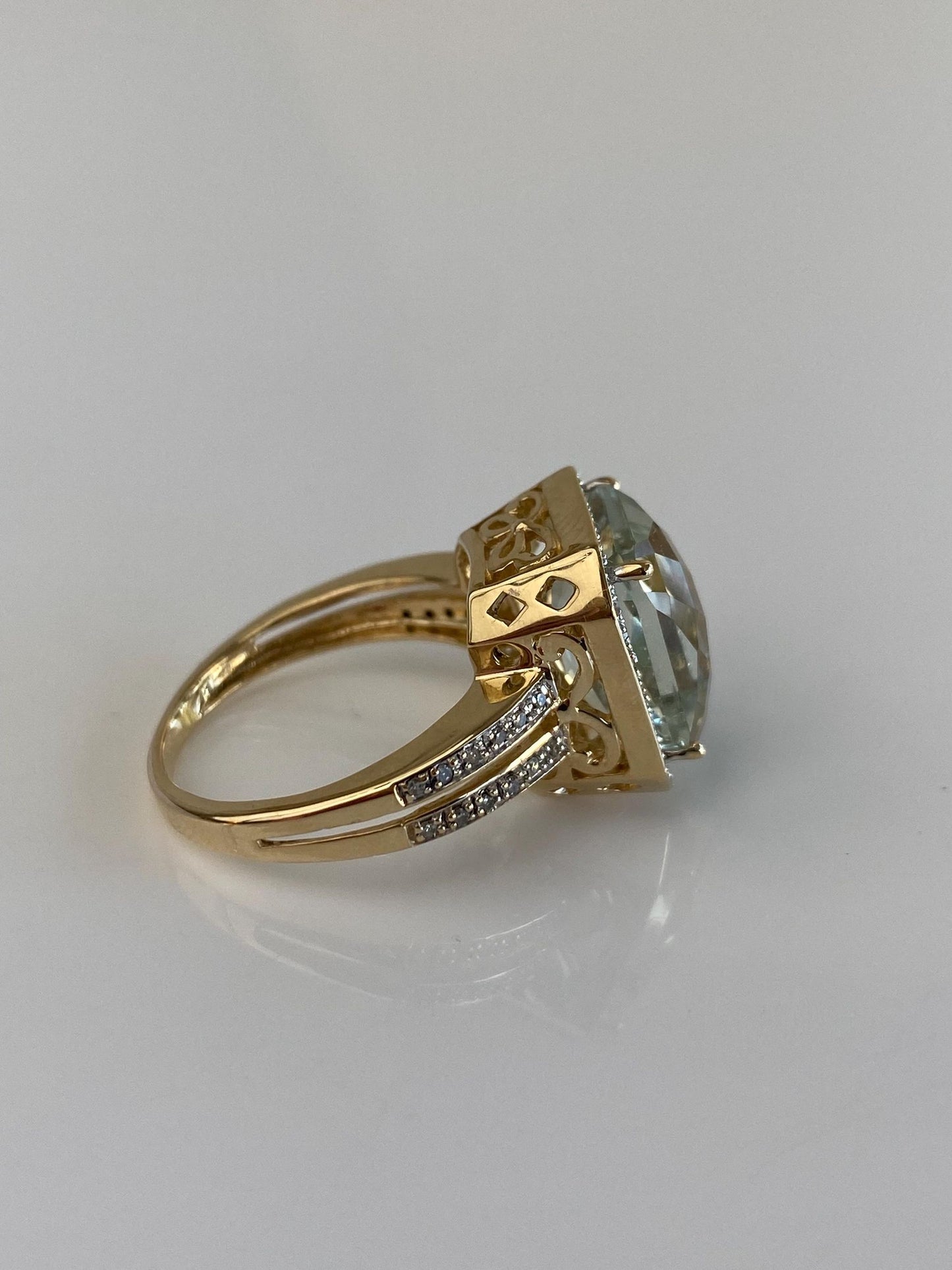 Vintage Solid 14k Yellow Gold Green Quartz Diamond Ring - Size 6.75