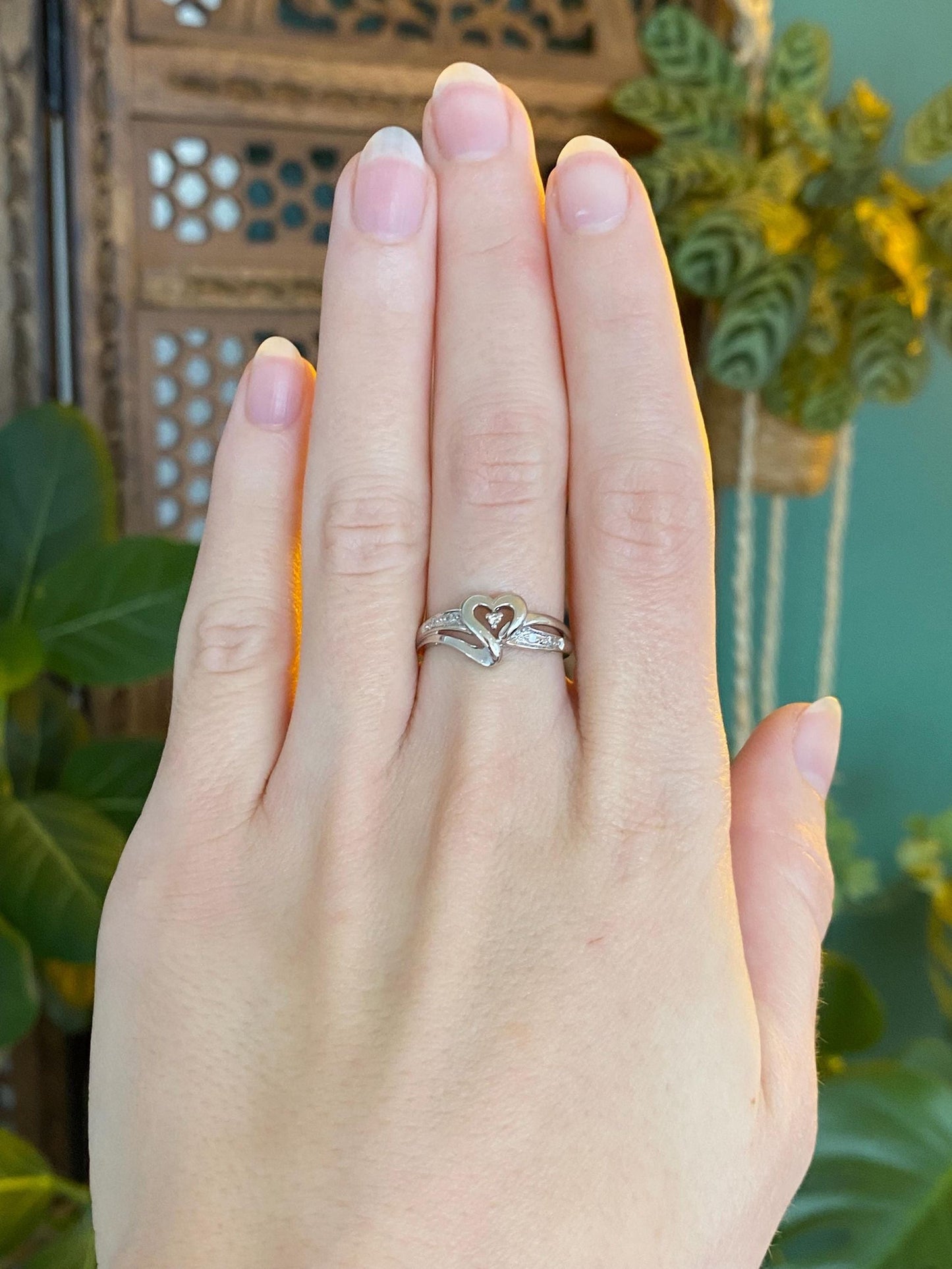 Vintage Solid 10k White Gold Diamond Heart Ring - Size 6.25