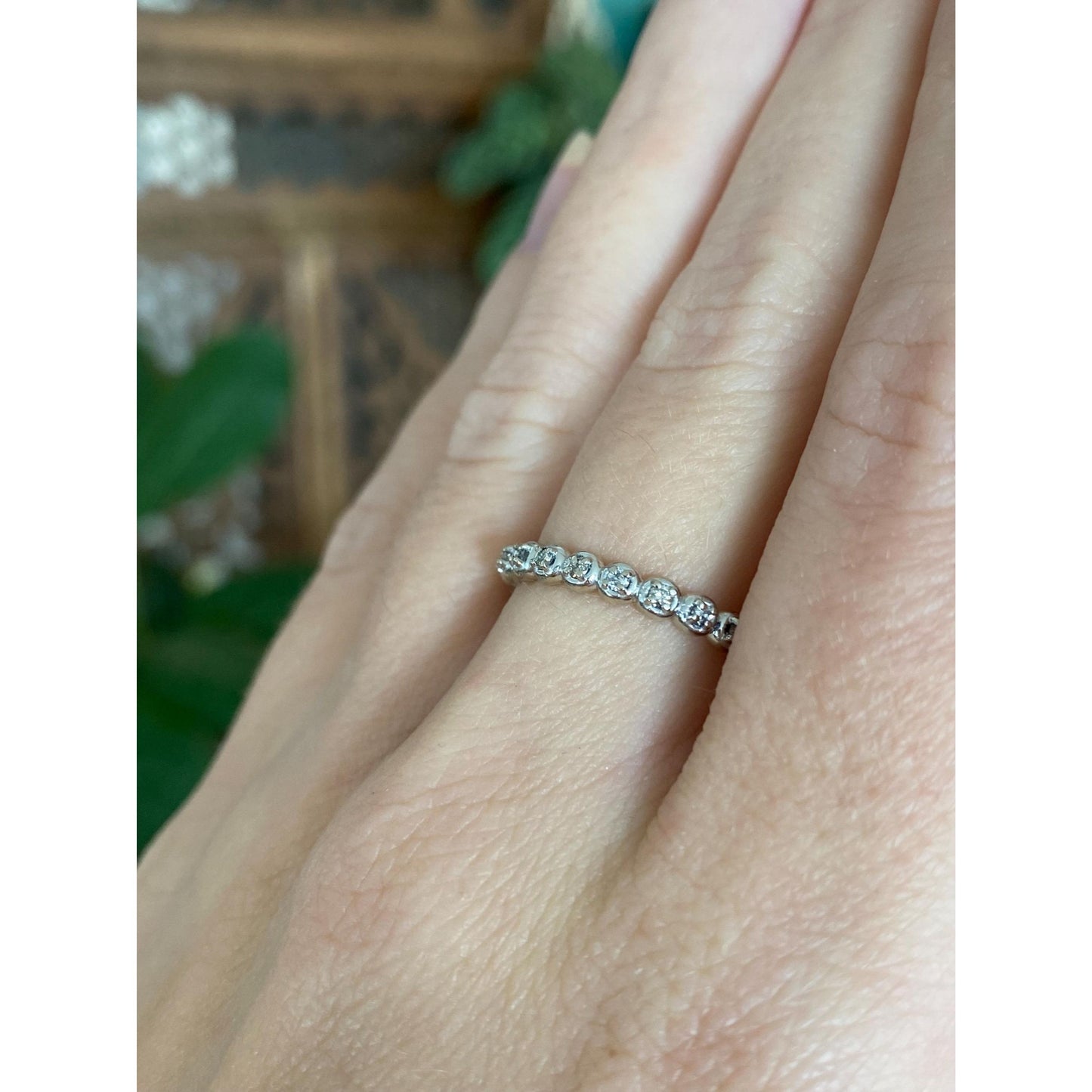 Vintage Solid 14k White Gold Diamond Beaded Texture Ring Band - Size 6.5