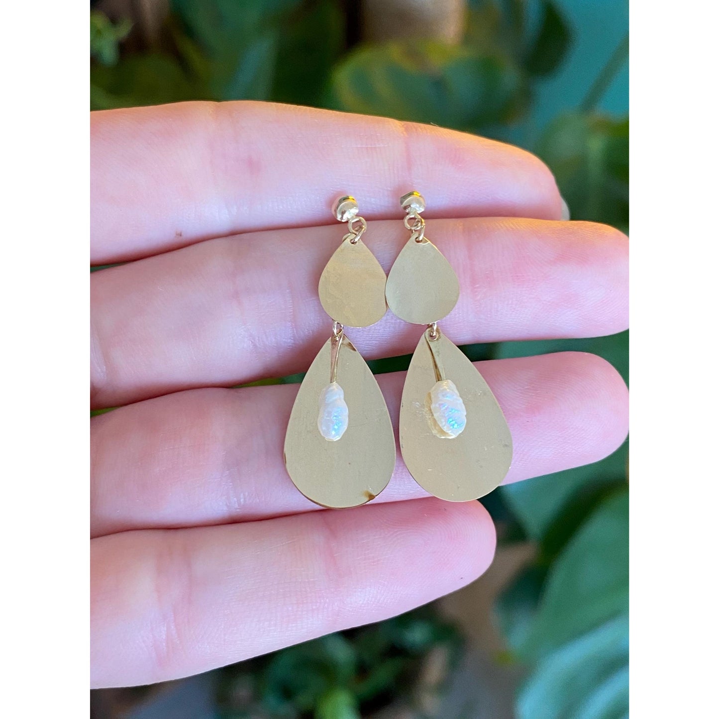 Vintage Solid 14k Yellow Gold Pearl Teardrop Dangle Stud Earrings