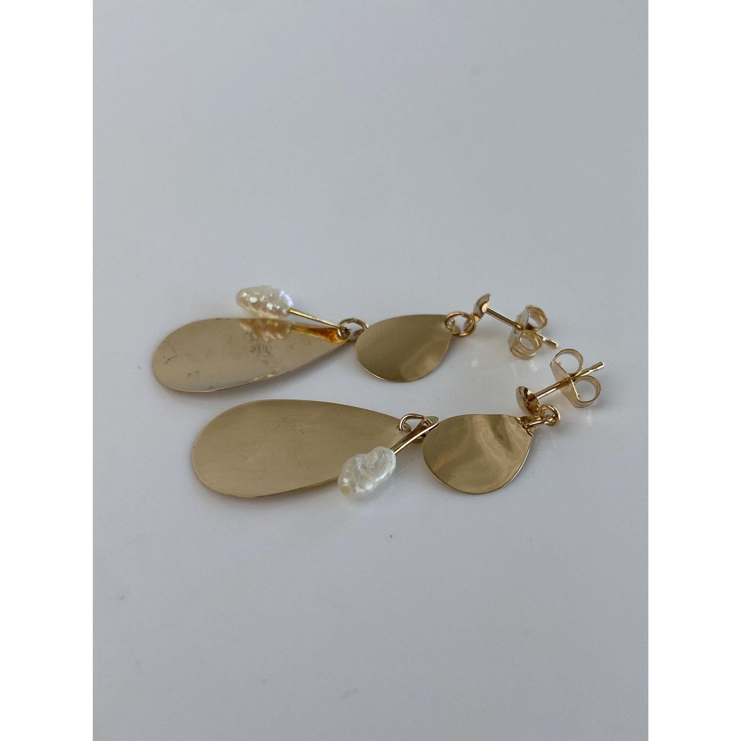 Vintage Solid 14k Yellow Gold Pearl Teardrop Dangle Stud Earrings