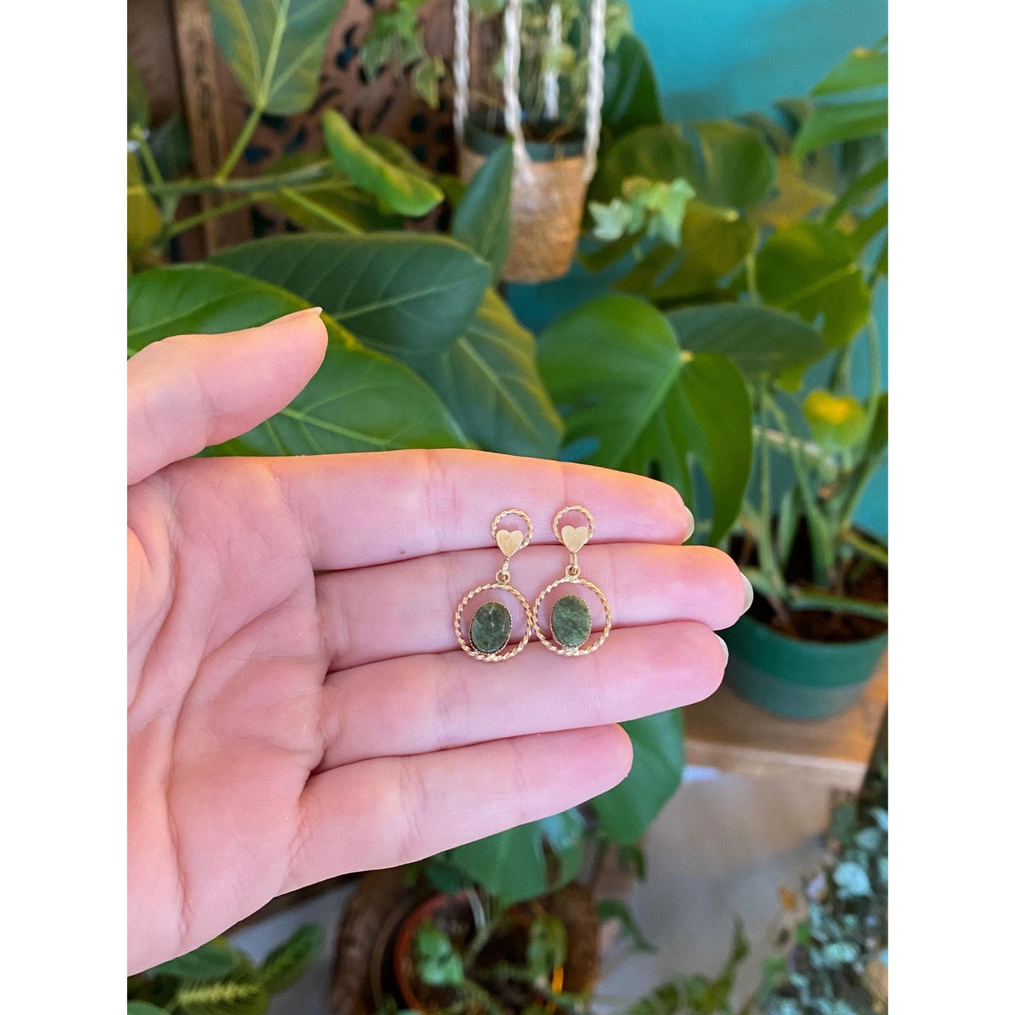 Vintage Solid 14k Yellow Gold Nephrite Heart Dangle Stud Earrings