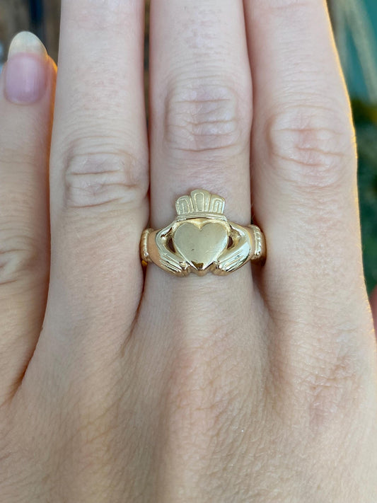 Vintage Solid 14k Yellow Gold Claddaugh Ring - Size 11