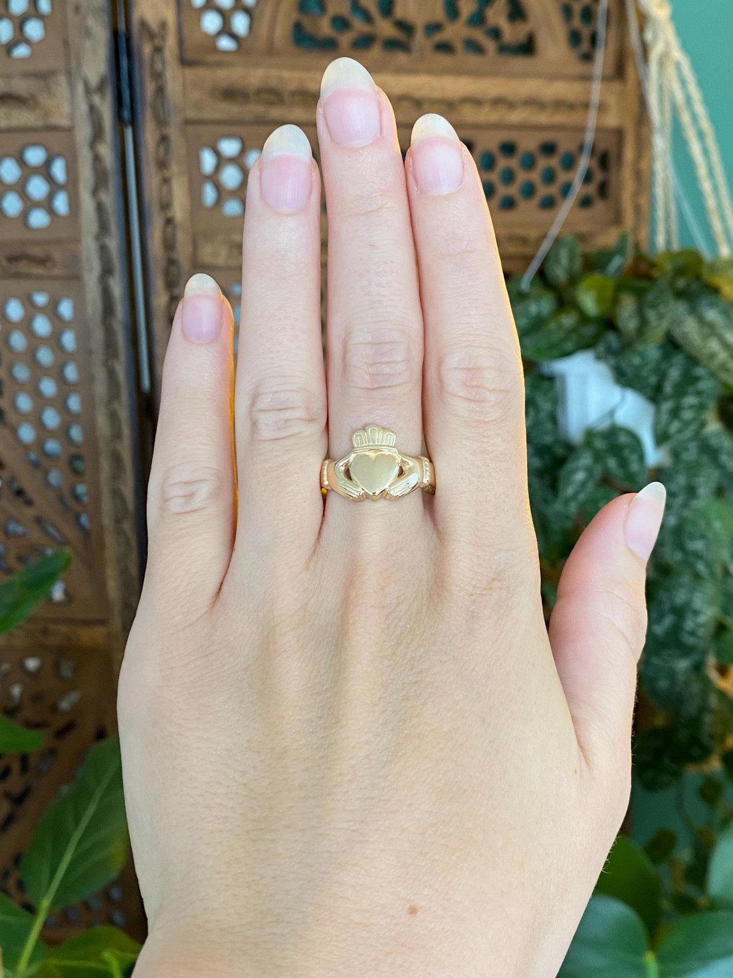 Vintage Solid 14k Yellow Gold Claddaugh Ring - Size 11