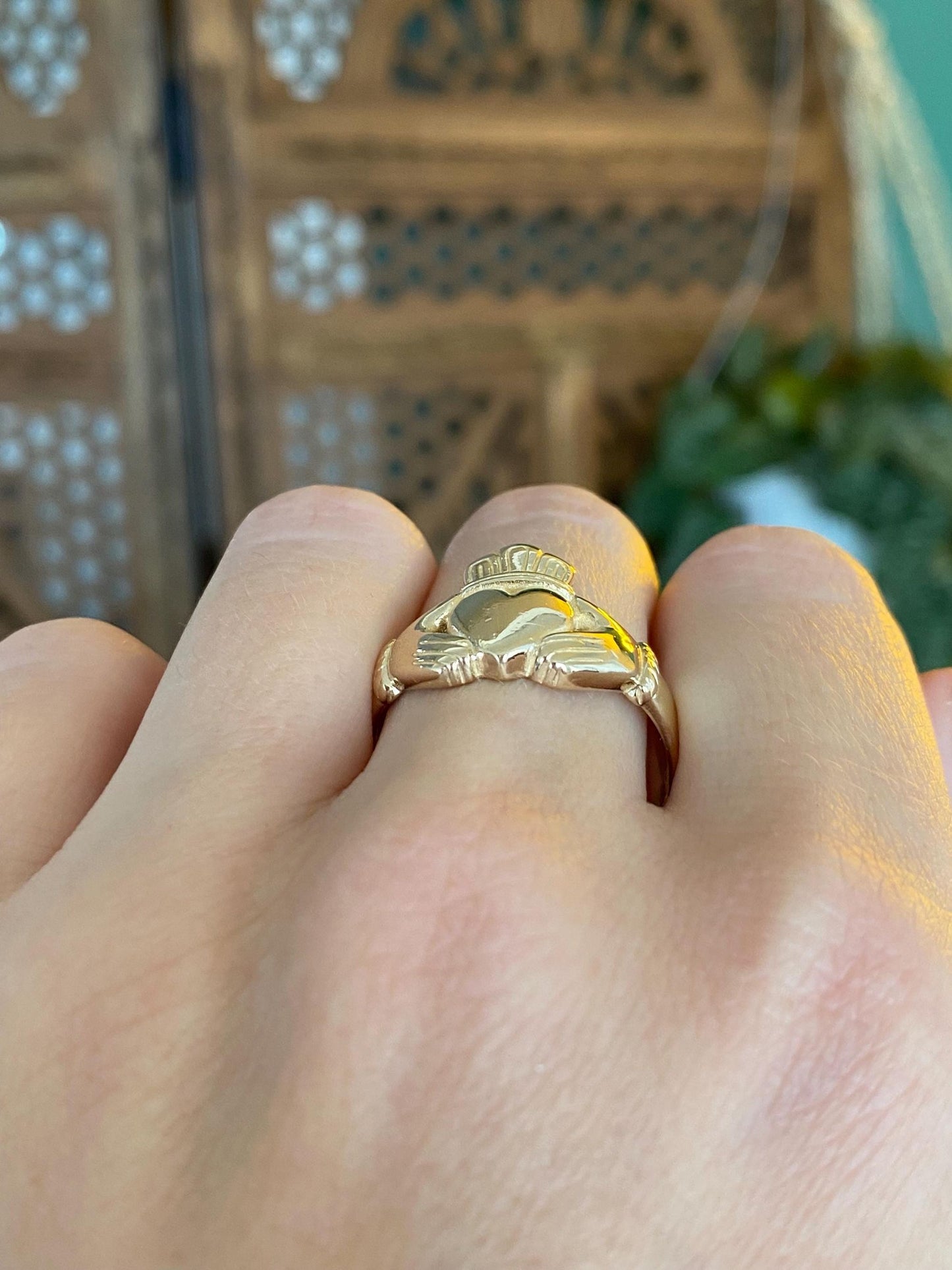 Vintage Solid 14k Yellow Gold Claddaugh Ring - Size 11