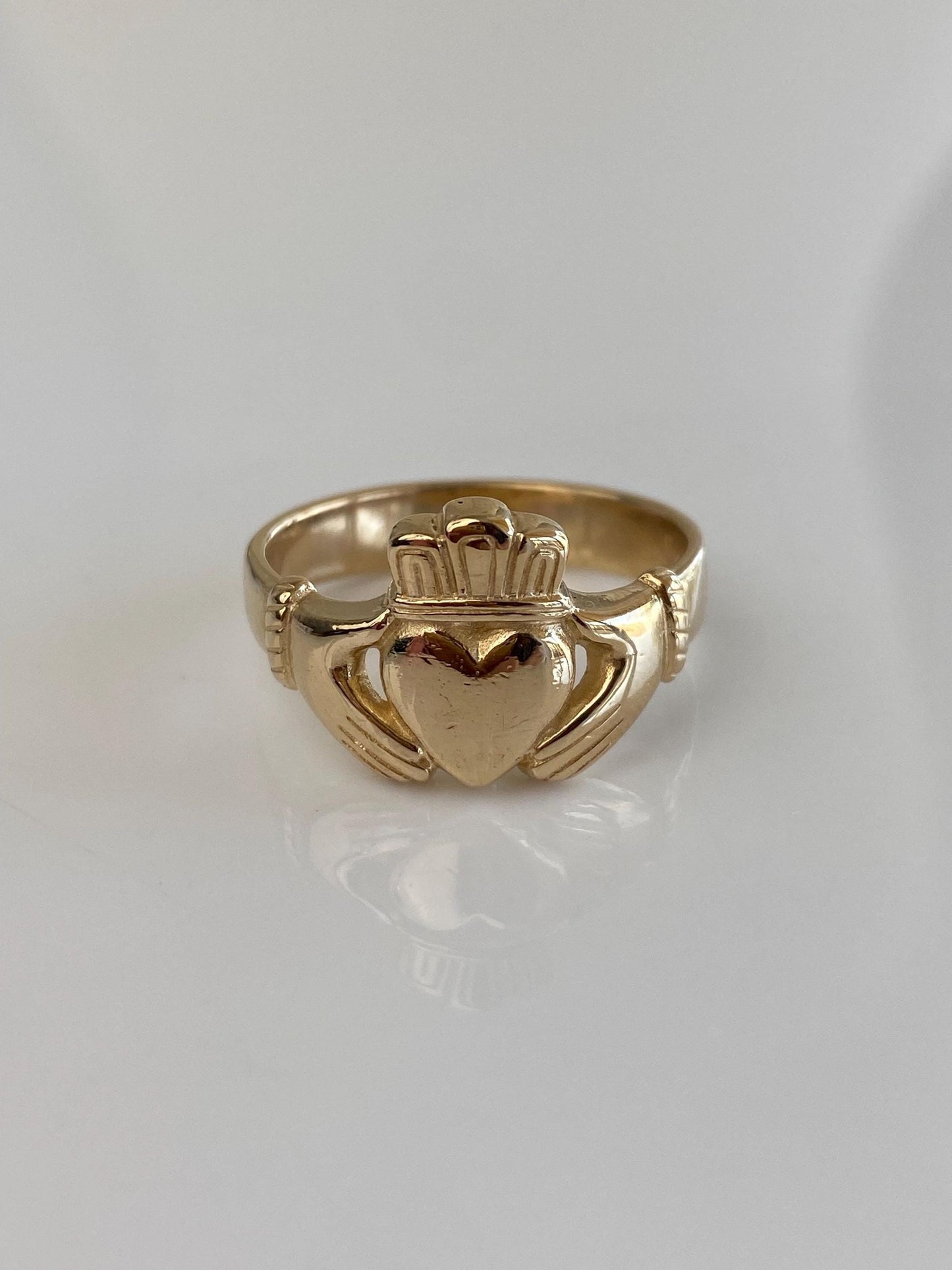 Vintage Solid 14k Yellow Gold Claddaugh Ring - Size 11