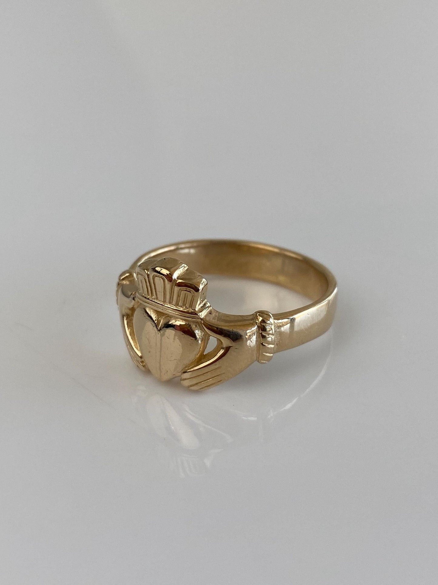 Vintage Solid 14k Yellow Gold Claddaugh Ring - Size 11