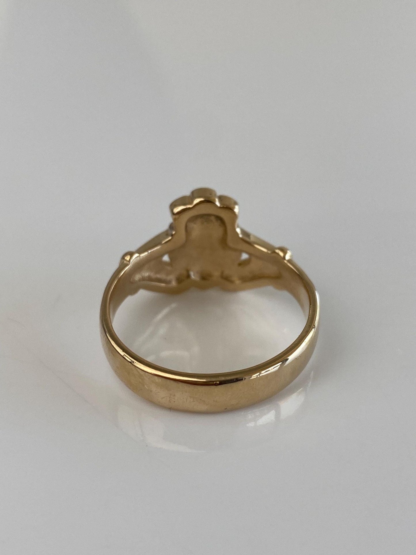 Vintage Solid 14k Yellow Gold Claddaugh Ring - Size 11