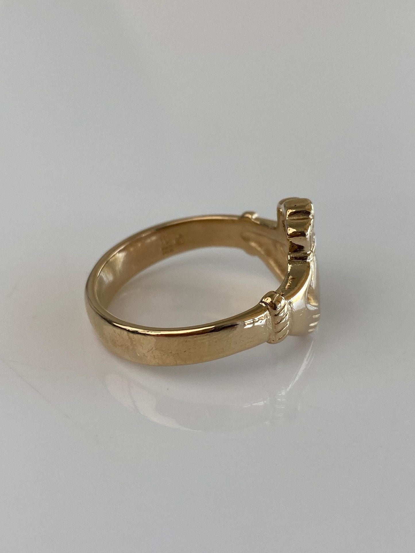 Vintage Solid 14k Yellow Gold Claddaugh Ring - Size 11