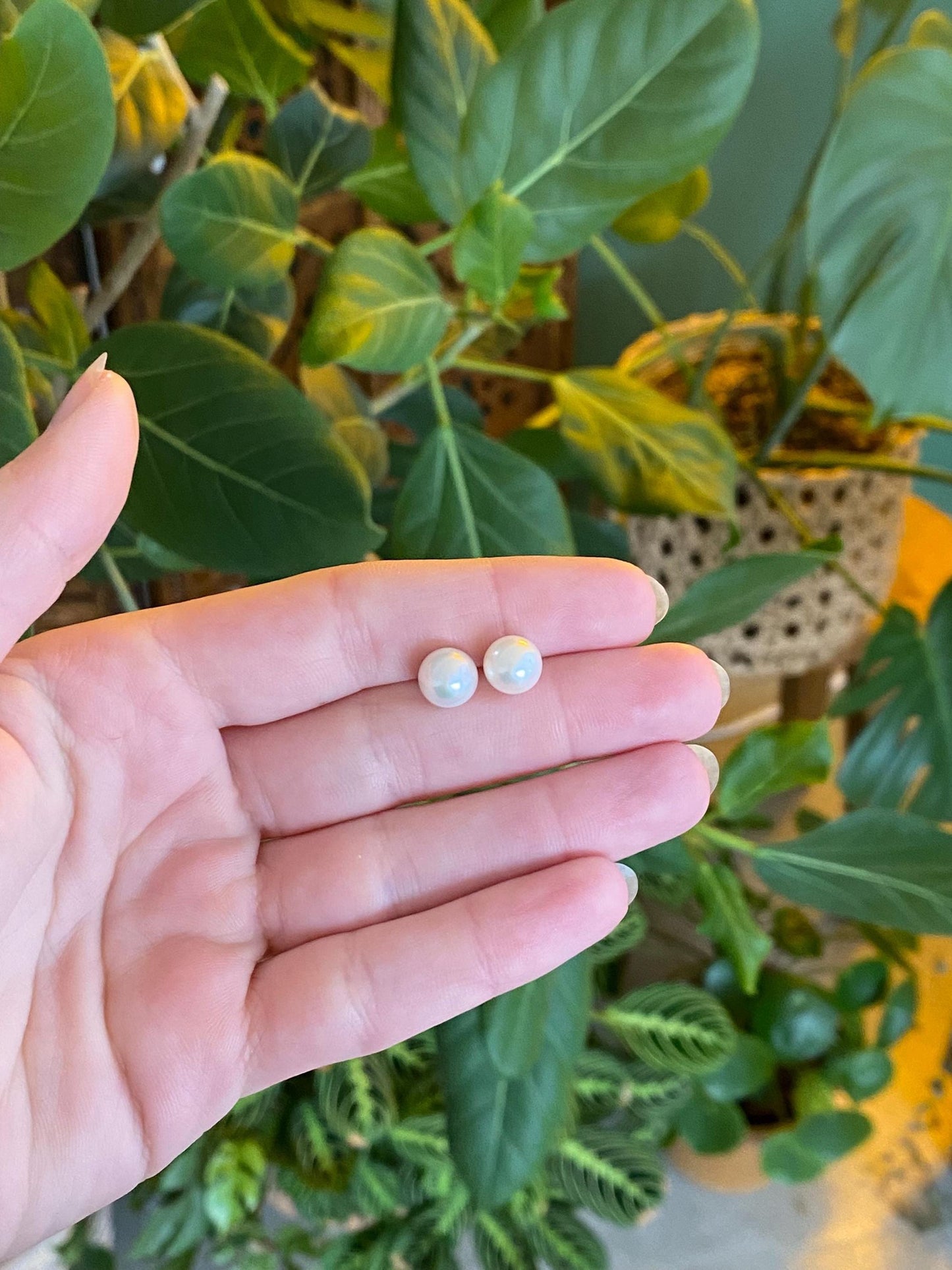 Vintage Solid 14k Yellow Gold Pearl Stud Earrings