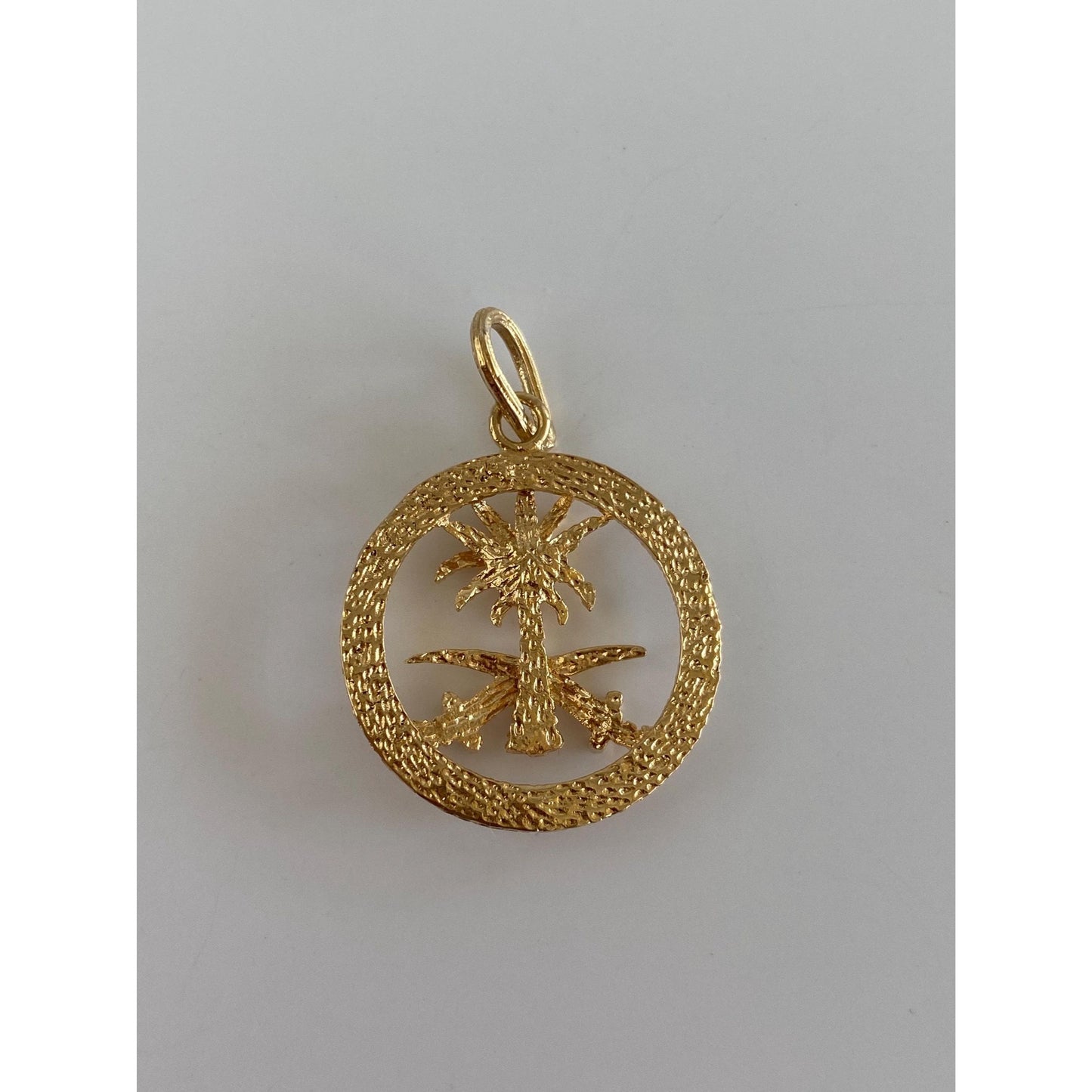 Vintage Solid 18k Yellow Gold Saudi Arabian National Emblem Charm