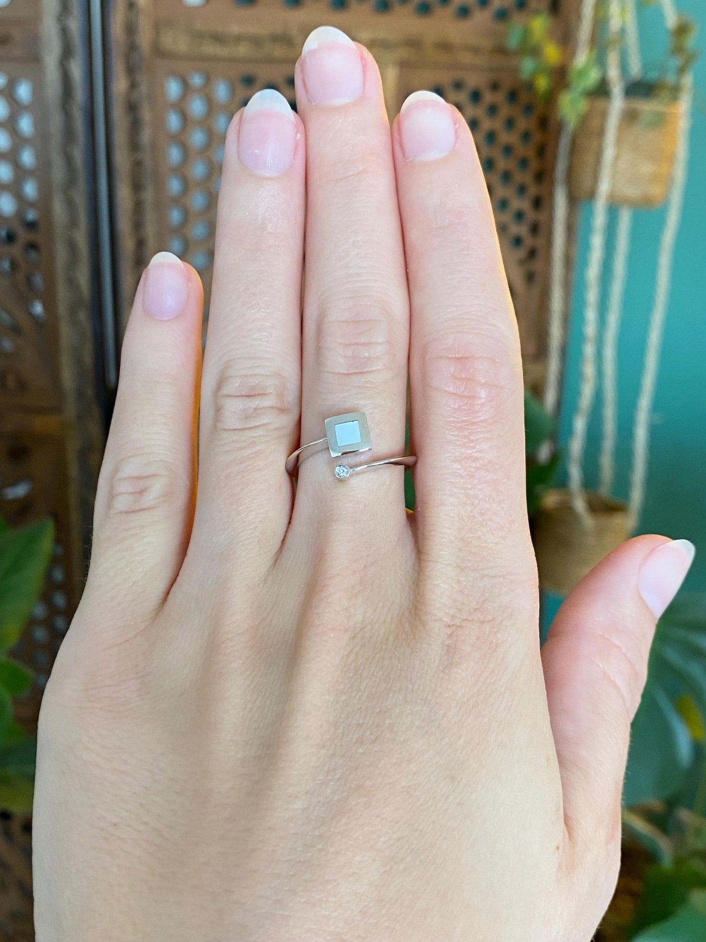 Vintage Solid 14k White Gold Clear Cubic Zirconia Mother of Pearl Bypass Ring - Size 6.75
