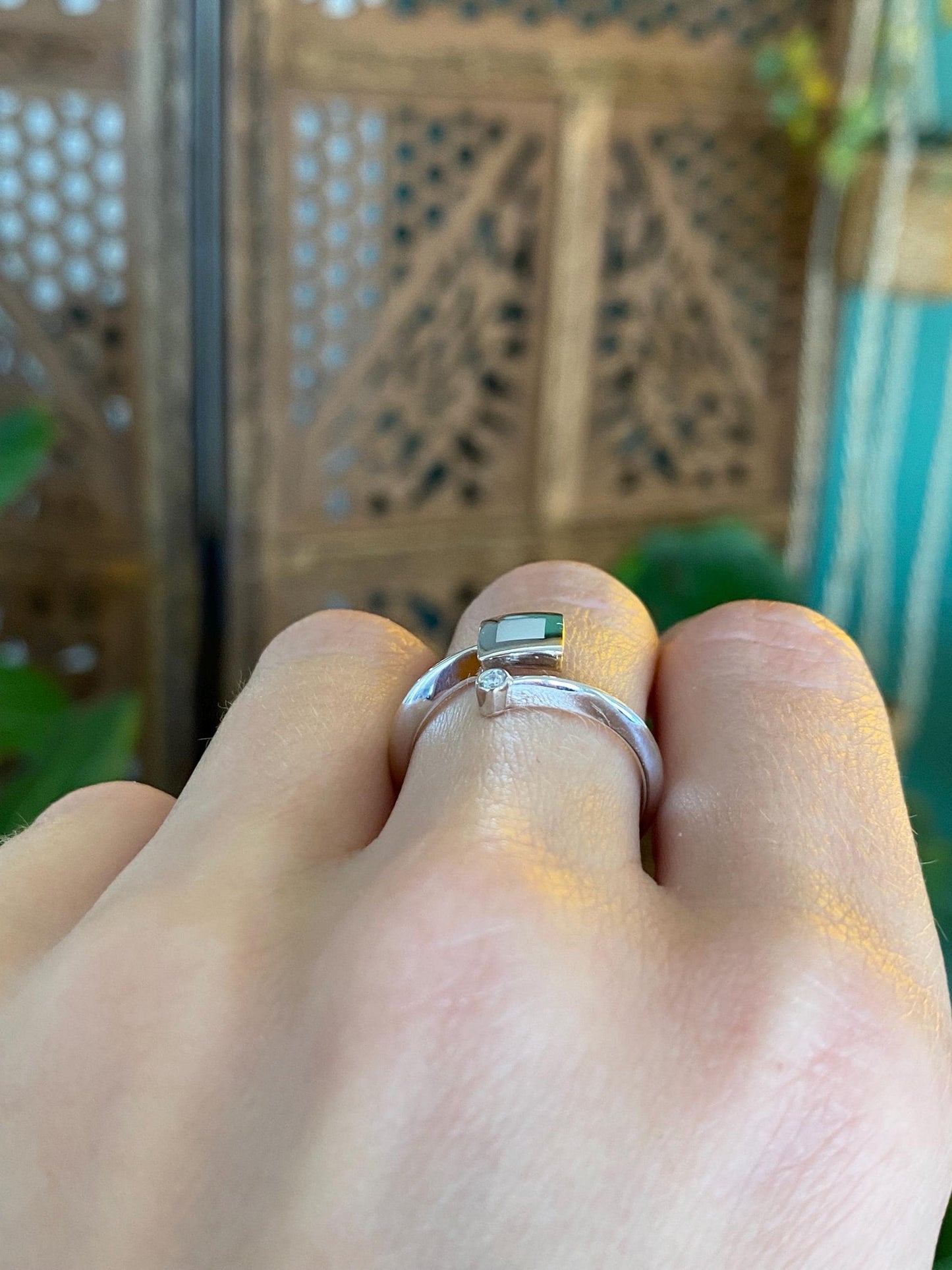 Vintage Solid 14k White Gold Clear Cubic Zirconia Mother of Pearl Bypass Ring - Size 6.75