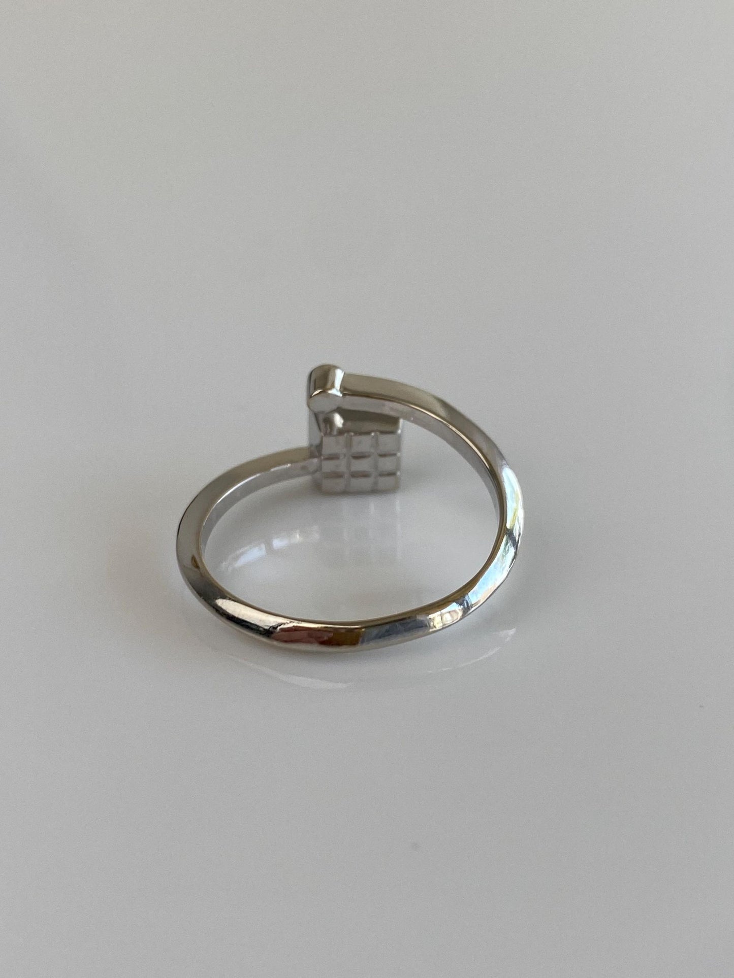 Vintage Solid 14k White Gold Clear Cubic Zirconia Mother of Pearl Bypass Ring - Size 6.75