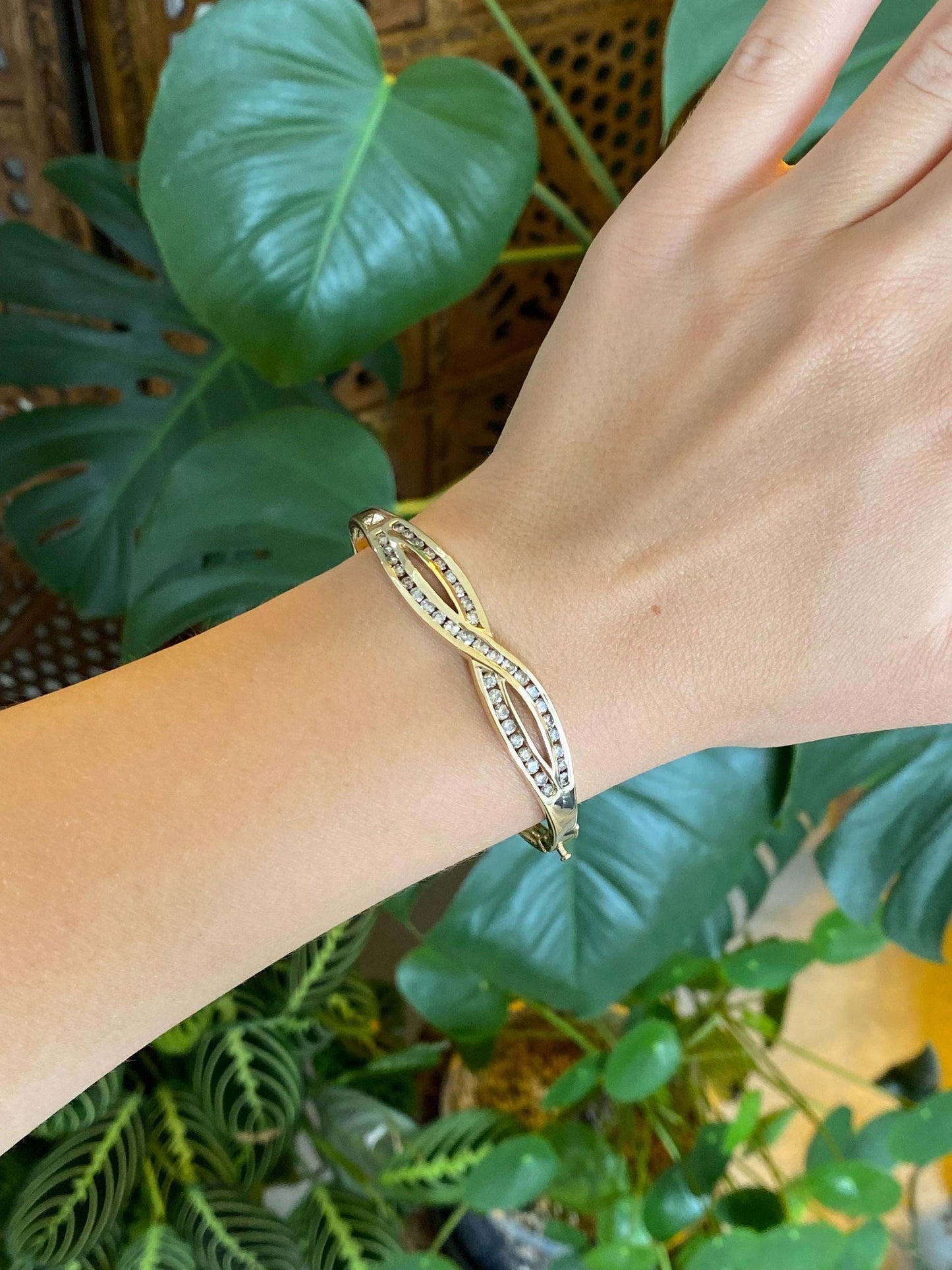Vintage Solid 14k Yellow Gold Diamonds Twist Design Bangle Bracelet - 6 1/2 Inches