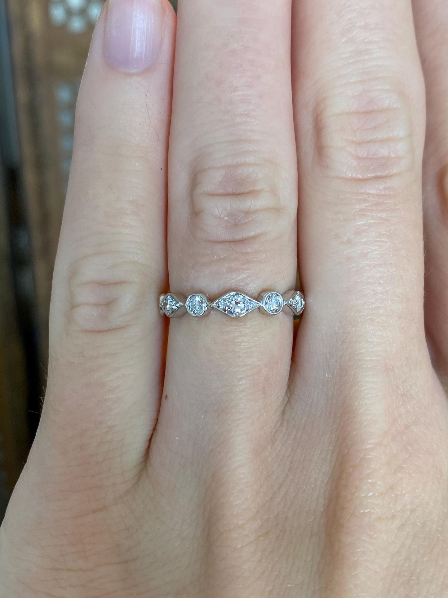Vintage Solid 14k White Gold Diamond Shaped Ring Band - Size 5