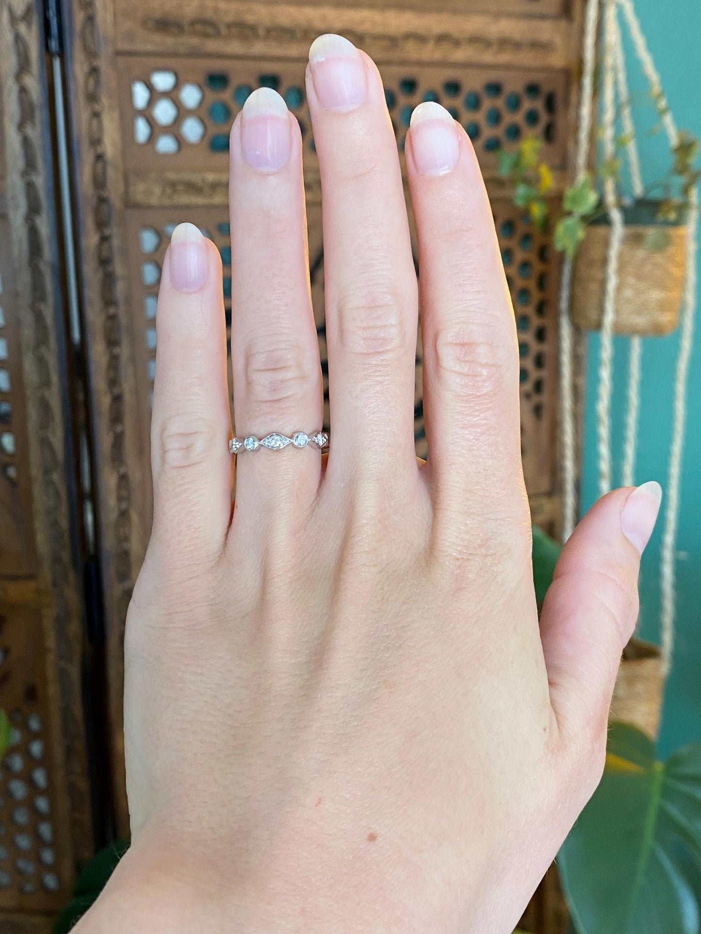 Vintage Solid 14k White Gold Diamond Shaped Ring Band - Size 5