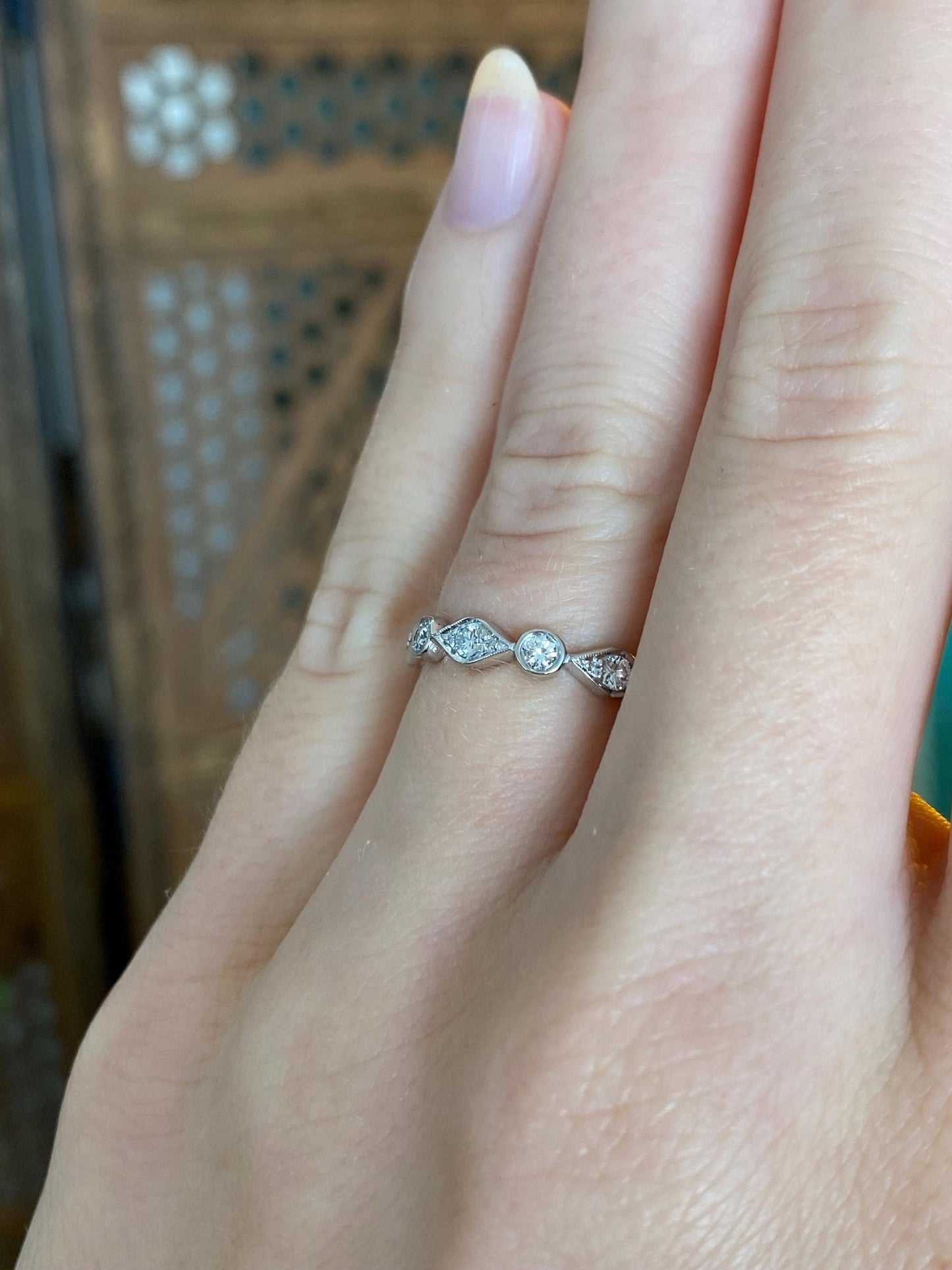 Vintage Solid 14k White Gold Diamond Shaped Ring Band - Size 5