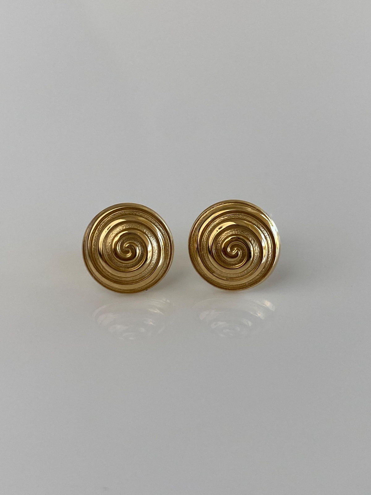 Vintage 18k Yellow Gold Spiral Domed Stud Earrings