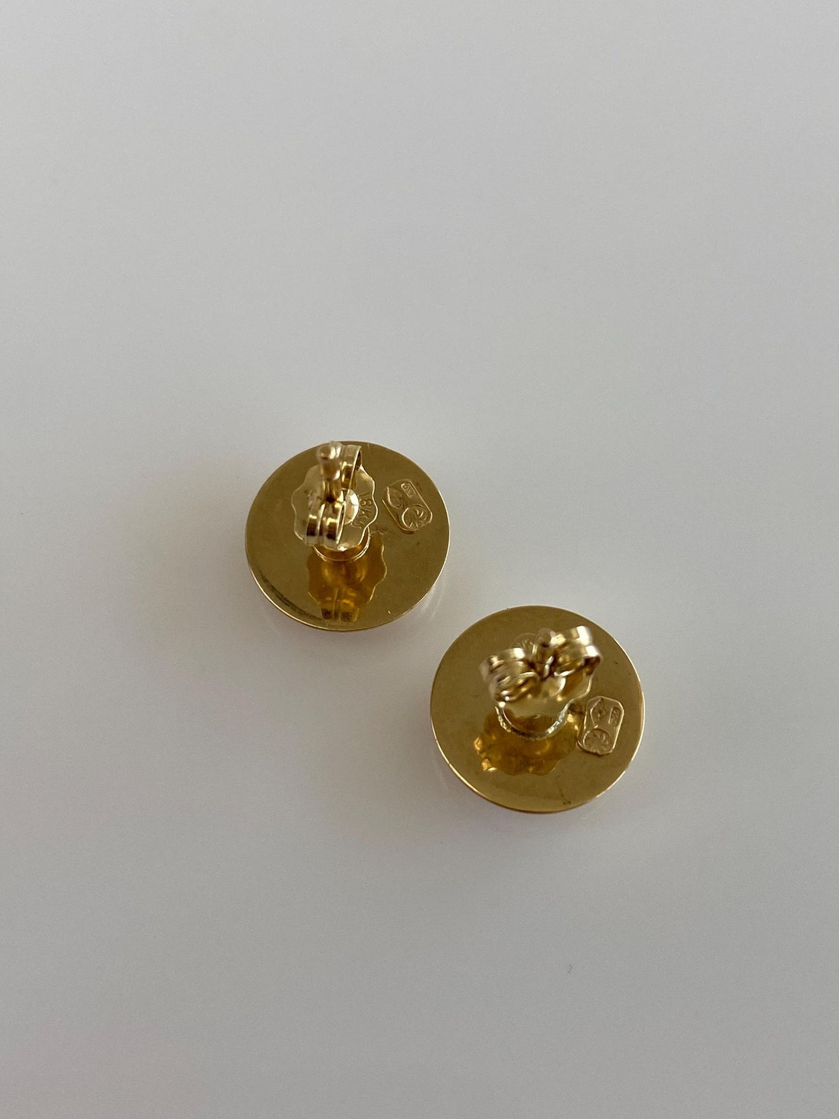 Vintage 18k Yellow Gold Spiral Domed Stud Earrings