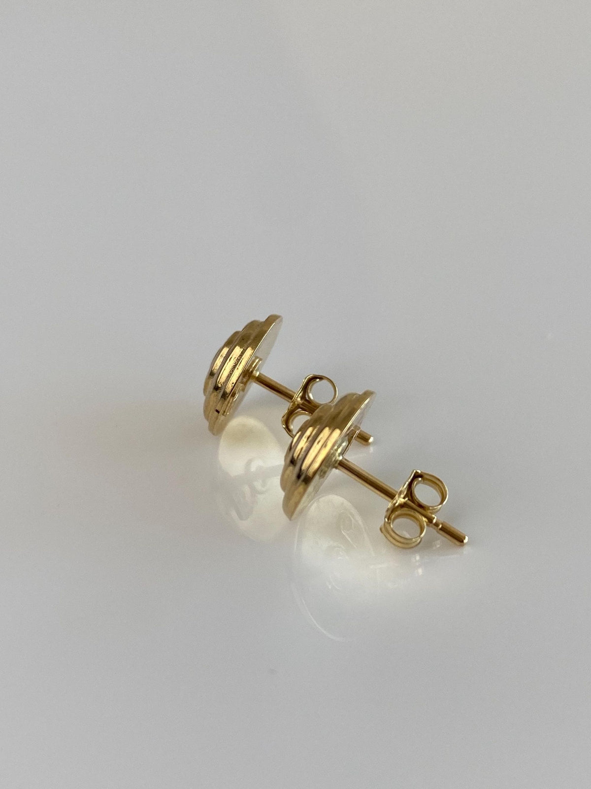Vintage 18k Yellow Gold Spiral Domed Stud Earrings