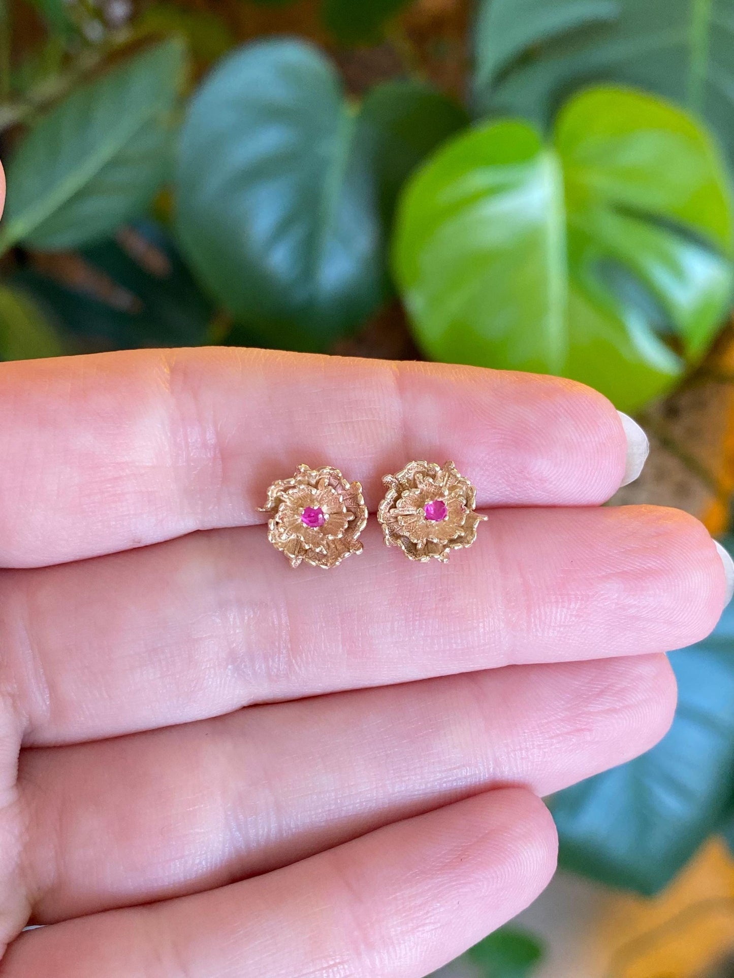 Vintage Solid 14k Yellow Gold Pink Sapphire Flower Stud Earrings