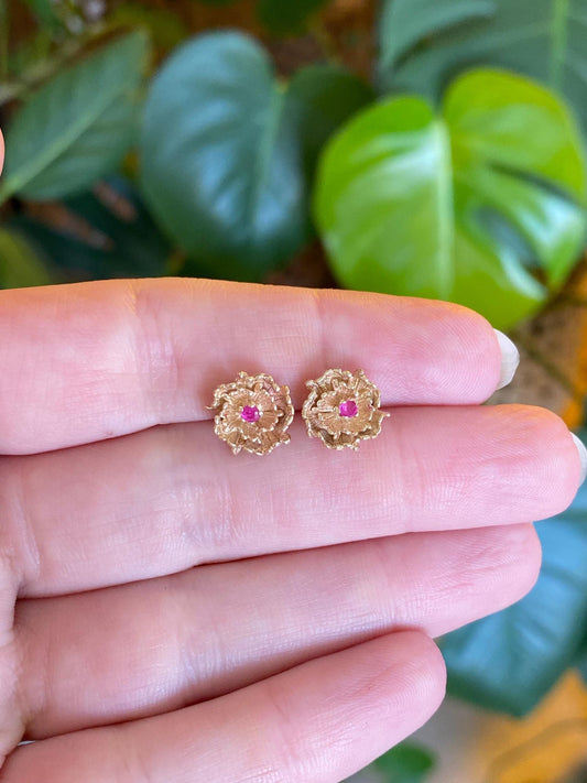 Vintage Solid 14k Yellow Gold Pink Sapphire Flower Stud Earrings