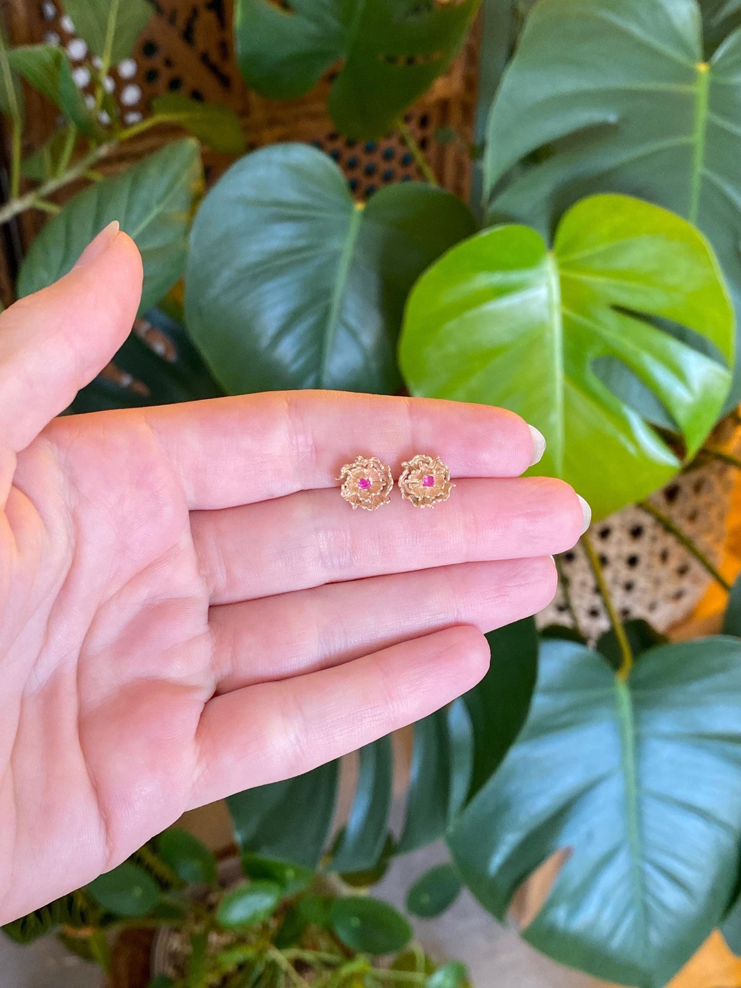 Vintage Solid 14k Yellow Gold Pink Sapphire Flower Stud Earrings