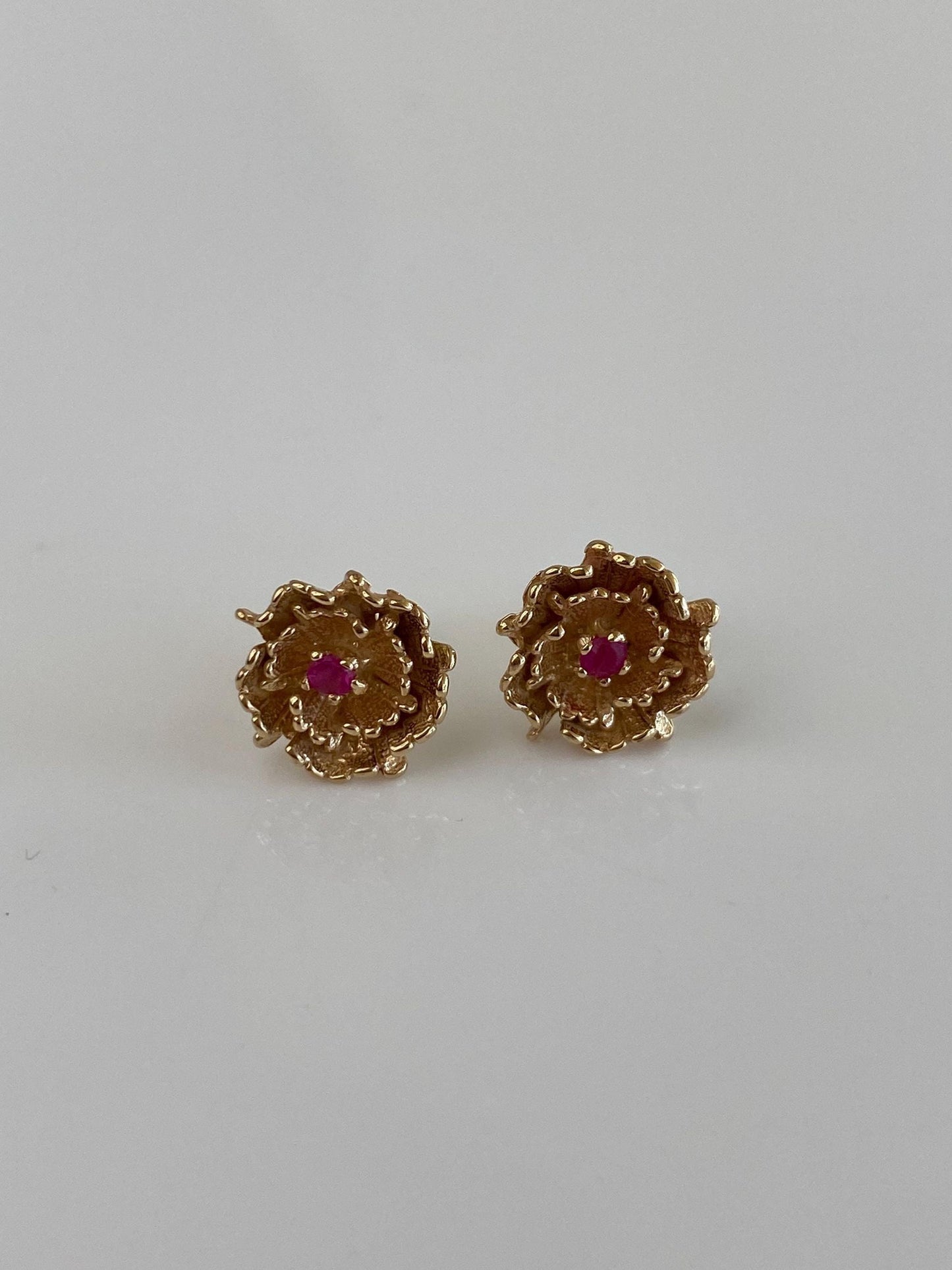 Vintage Solid 14k Yellow Gold Pink Sapphire Flower Stud Earrings