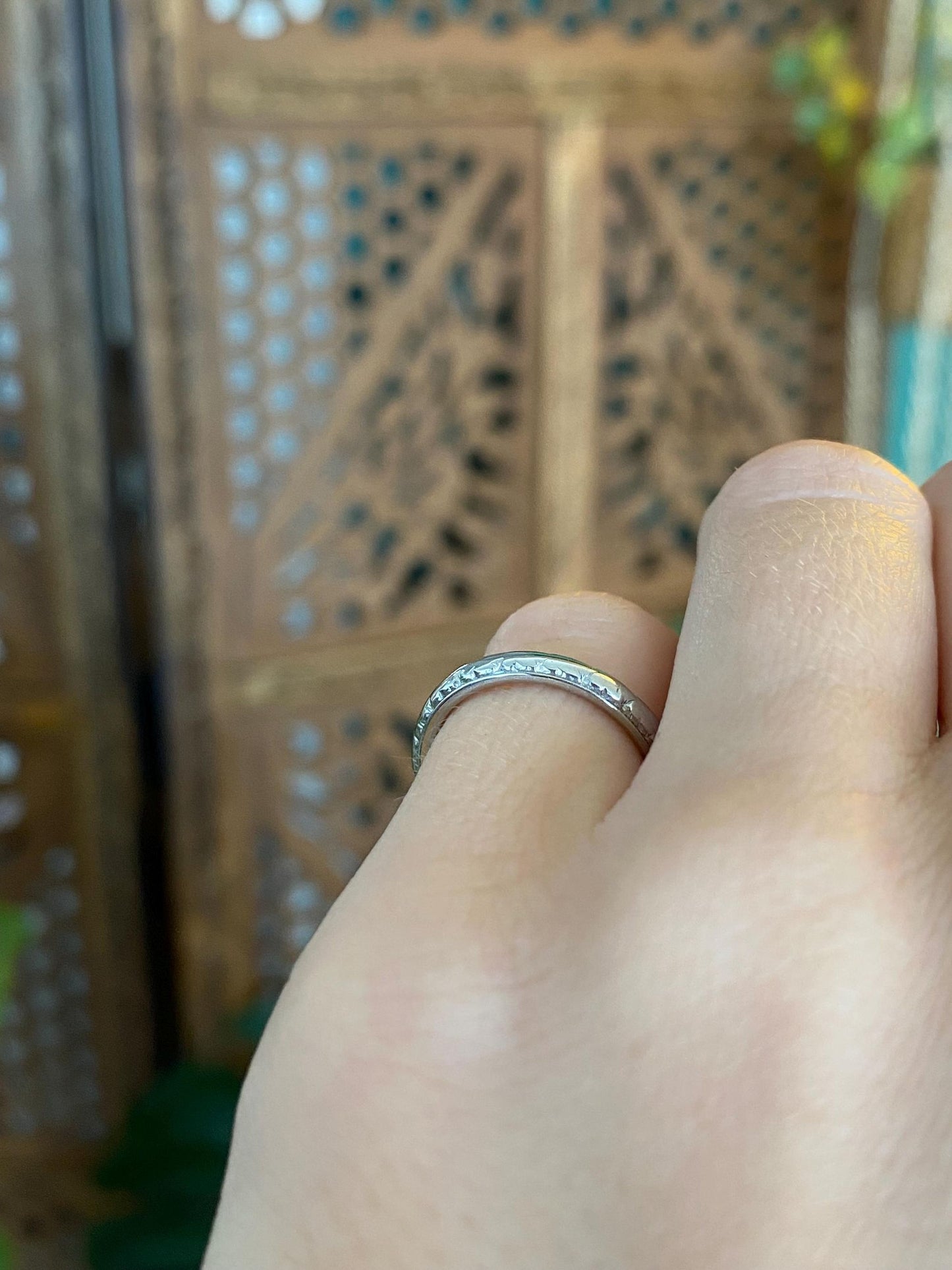 Vintage Solid 18k White Gold Designed Ring Band - Size 4.25