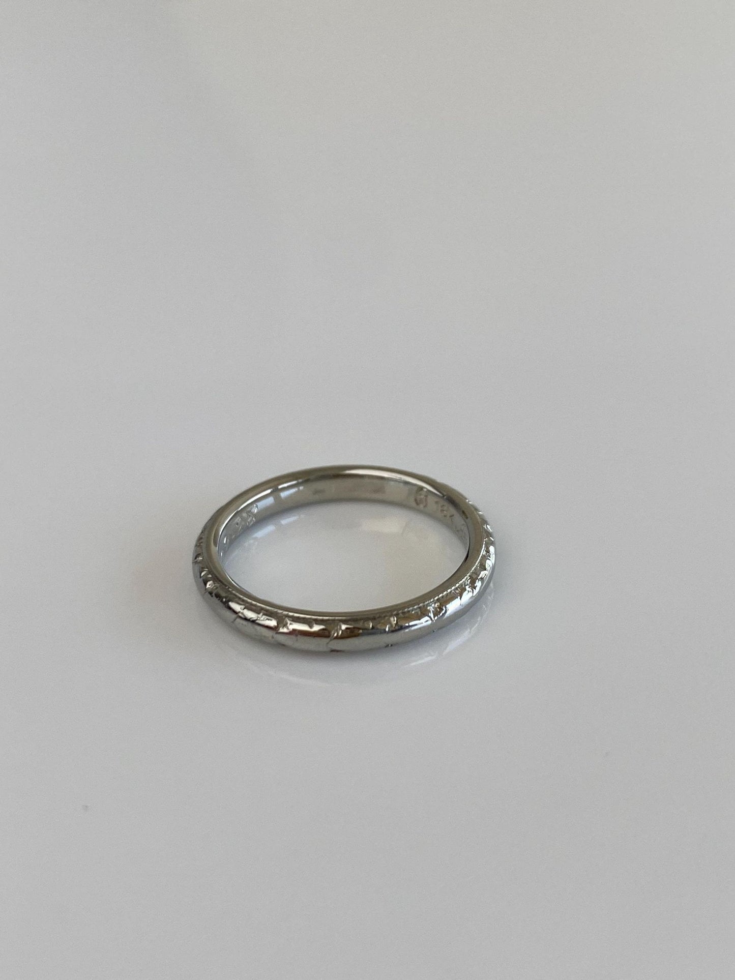 Vintage Solid 18k White Gold Designed Ring Band - Size 4.25