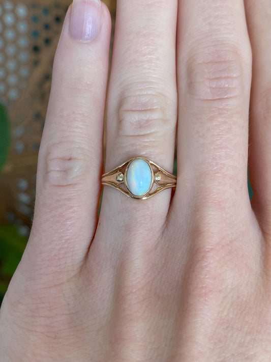 Vintage Solid 10k Yellow Gold Opal Ring - Size 5.75