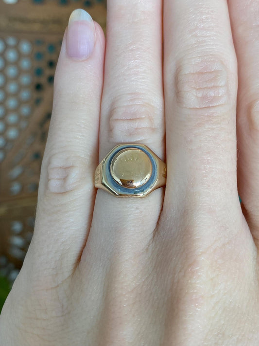 Vintage Solid 14k Yellow Gold Signet Ring - Size 5.25