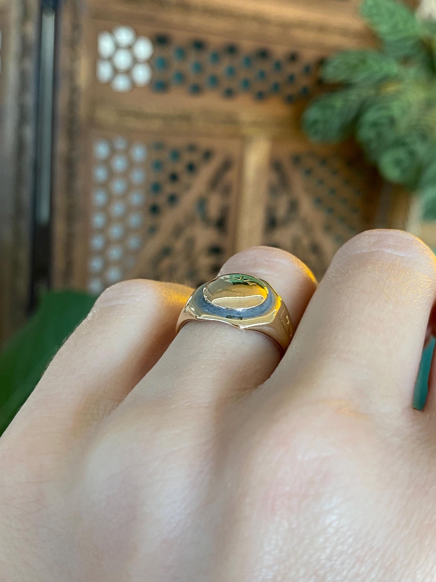 Vintage Solid 14k Yellow Gold Signet Ring - Size 5.25