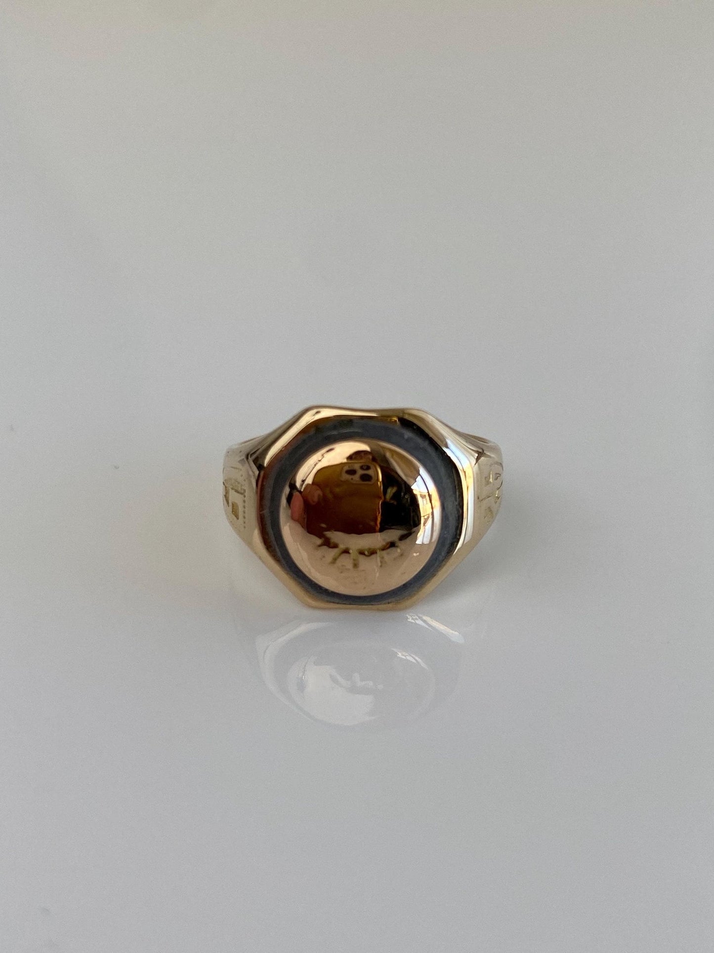 Vintage Solid 14k Yellow Gold Signet Ring - Size 5.25