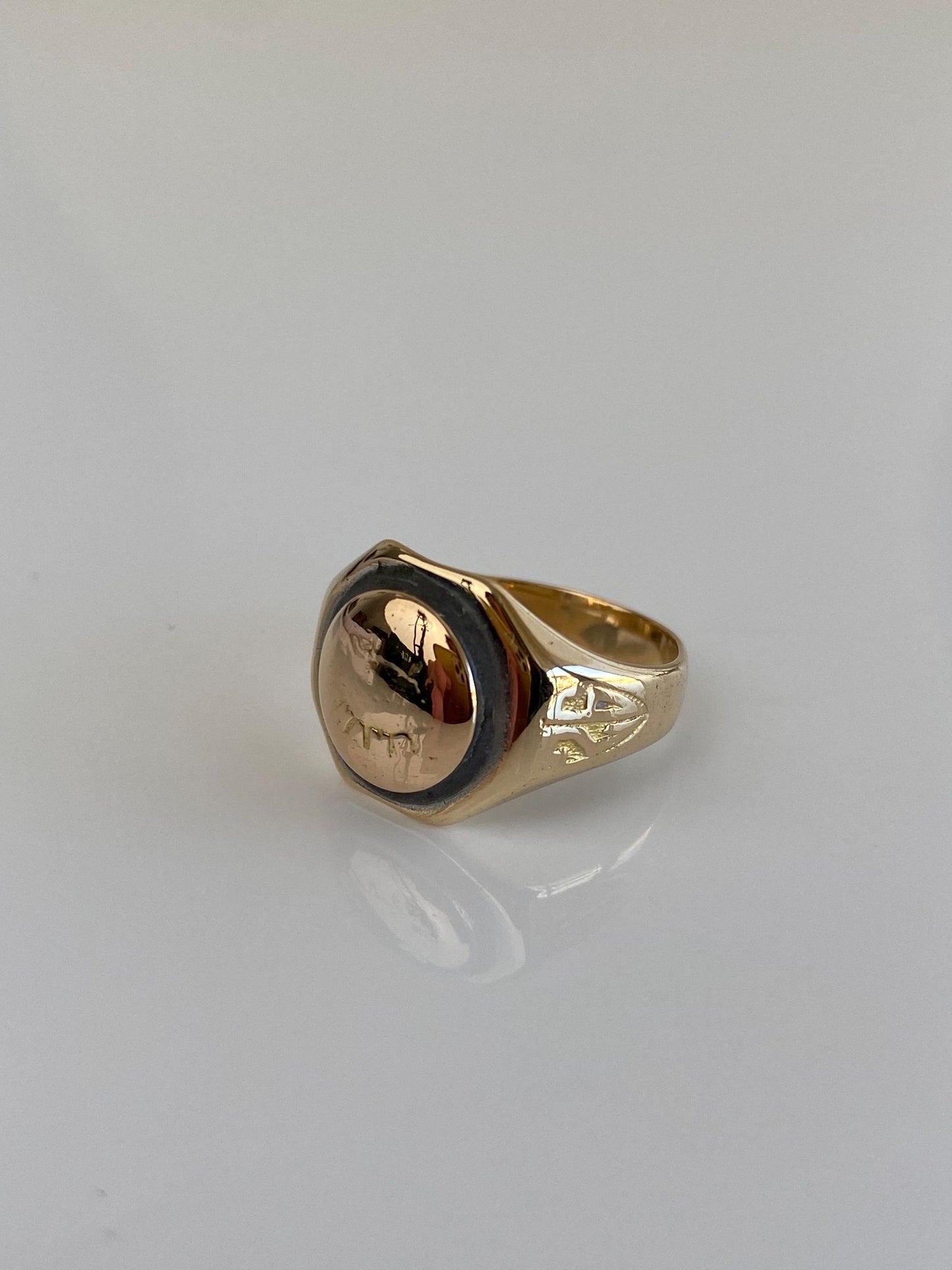 Vintage Solid 14k Yellow Gold Signet Ring - Size 5.25