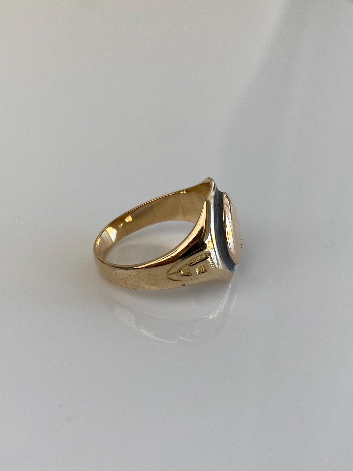 Vintage Solid 14k Yellow Gold Signet Ring - Size 5.25