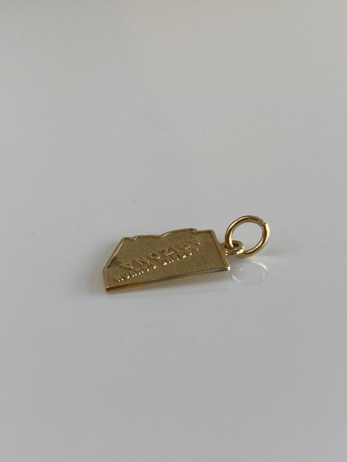 Vintage Solid 10k Yellow Gold Arizona Charm