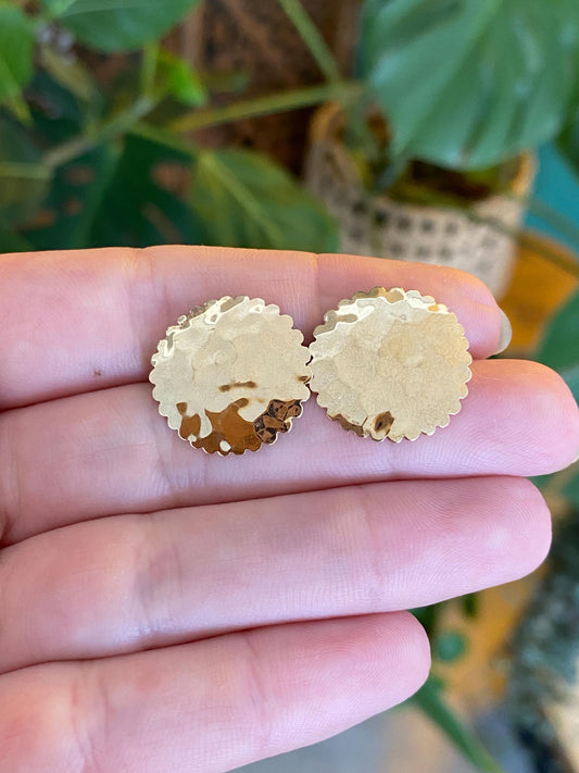 Vintage Solid 14k Yellow Gold Hammered Scalloped Edge Stud Earrings