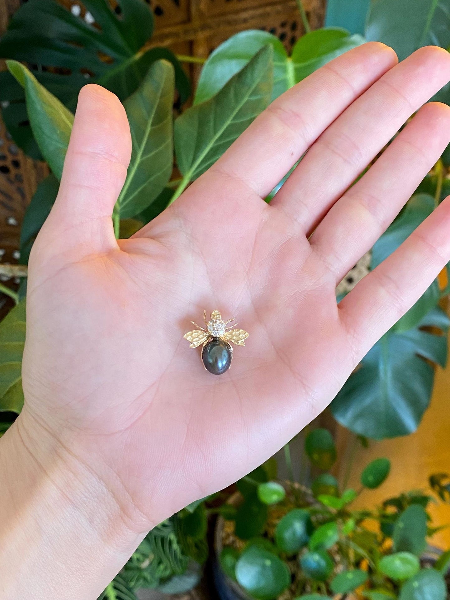 Vintage Solid 14k Yellow Gold Diamonds Grey Pearl Bee Slide Charm