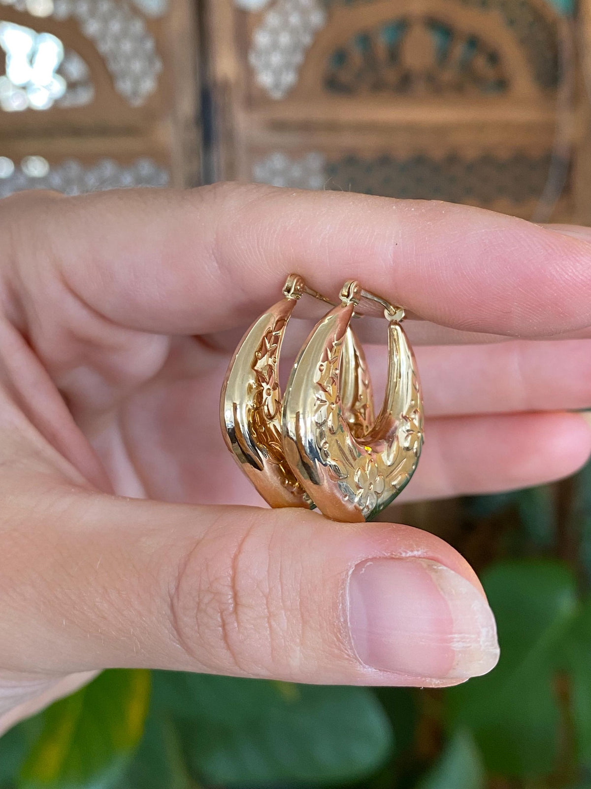 Vintage 14k Yellow Gold Floral Pattern Chevron Hoop Earrings