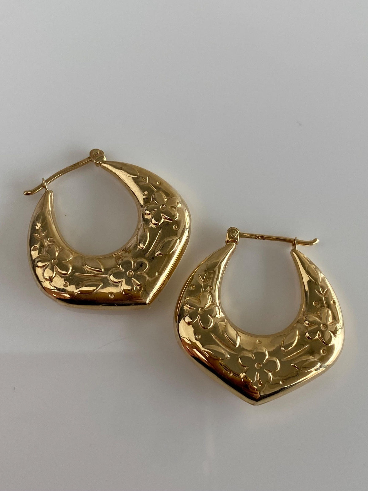 Vintage 14k Yellow Gold Floral Pattern Chevron Hoop Earrings